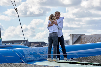 Baptême du trimaran ULTIM de François Gabart « SVR-LAZARIGUE » par Mélanie Laurent à Concarneau.