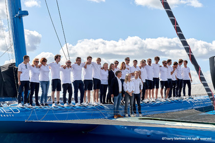 Baptême du trimaran ULTIM de François Gabart « SVR-LAZARIGUE » par Mélanie Laurent à Concarneau.