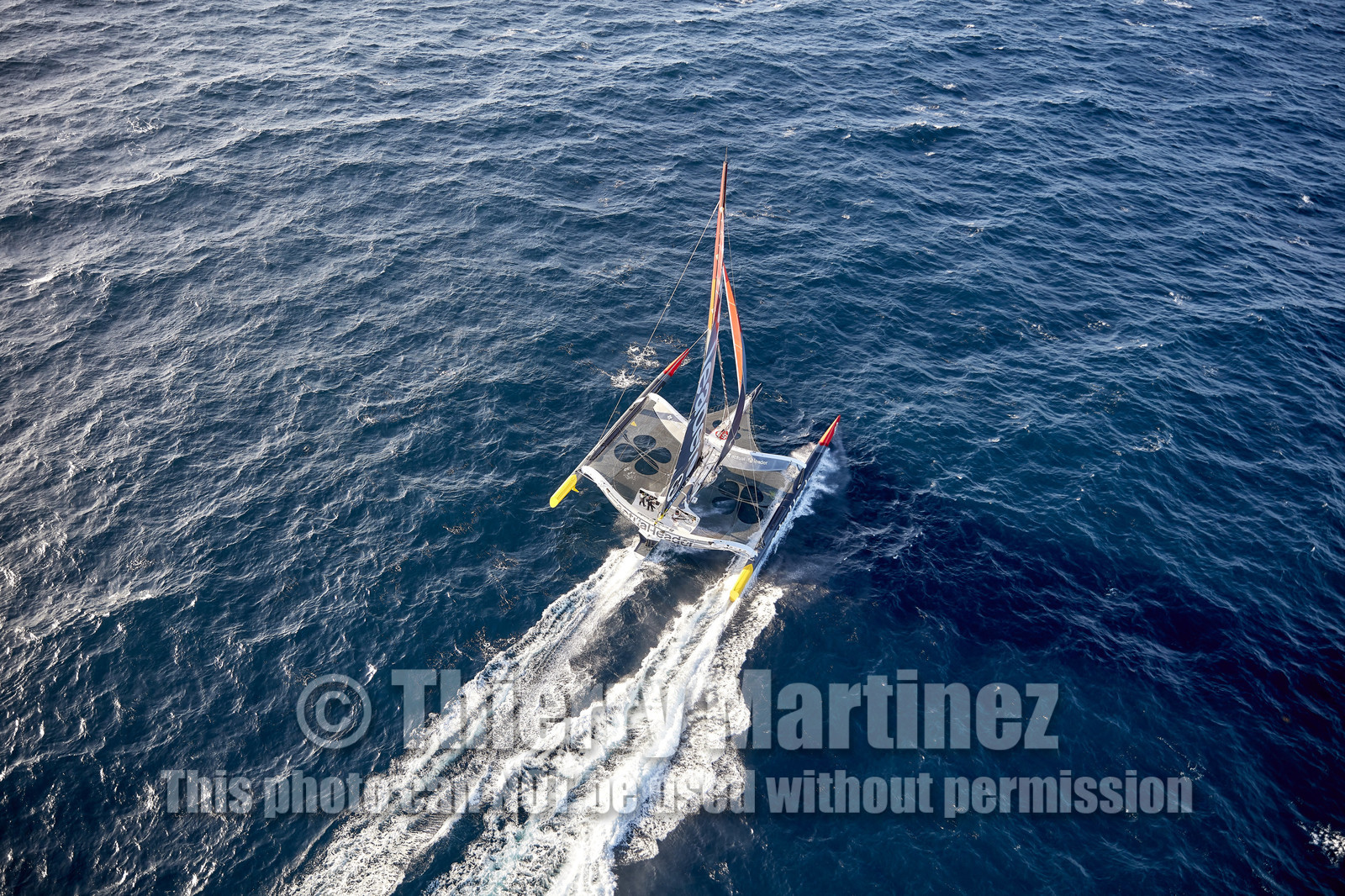 « ULTIM ACTUAL LEADER , Skipper Yves Le Blevec.