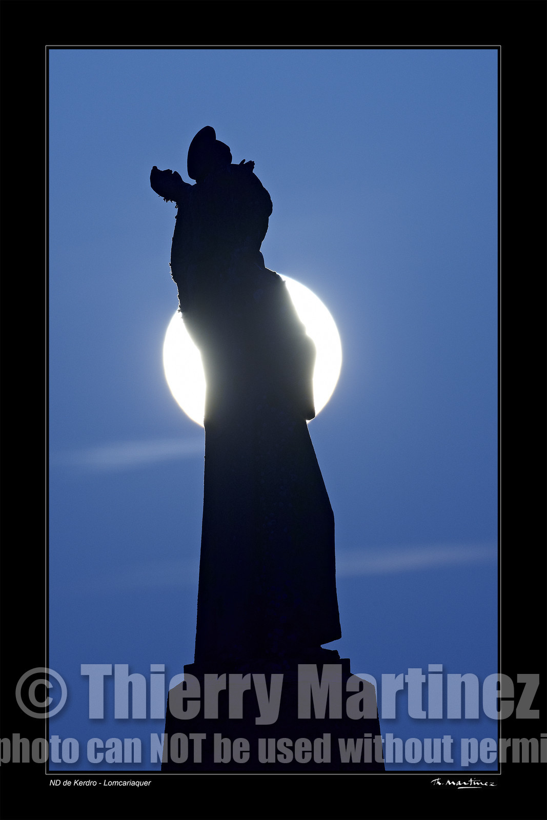 Photo disponible en tirage photo Fine Art,tirage original limités à 30 exemplaires.Chaque tirage est numéroté avec certificat d’authenticité signé.Pour choisir le format et support merci d'utiliser le caddie à coté de la photo.Formats disponibles : Tirage sur papier ( tirage seul) :  30x45 cm   40x60 cm  60x90 cm. Vous pouvez choisir le tirage avec un fond blanc ou noir , à votre convenance. Tirage sur papier contrecollé sur Dibond ( pas de bord blanc ou noir autour de l'image), avec système d'attache au dos:  30x45 cm   40x60 cm  50x75 cm  80x120cm.Tirage sur toile ( Canvas) monté sur chassis bois (pas de bord blanc ou noir autour de l'image), avec système d'attache au dos :  50x75 cm  80x120cm.Expédition ( Dans le monde entier): Colissimo (assurance) avec signature à réception. 48h pour la France métropolitaine.Il est possible de récupérer les tirages à La Galerie du Golfe (sans frais d'expèdition).Conditionnement tirages seuls: tube cylindrique renforcé + boite.