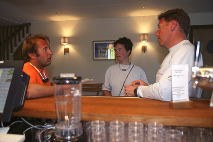 03_3170D  © Th.Martinez,STOCKHOLM SWEDEN, 8 07 03-Archipelago Raid (2003).Nynäshamn..Stop in first HQ in Nynäs-havsbad hotel. JBjorn Hansen (SWE) JOBMAN in conversation with Ellen McArthur (UK) and Nick Moloney (AUS) OMEGA