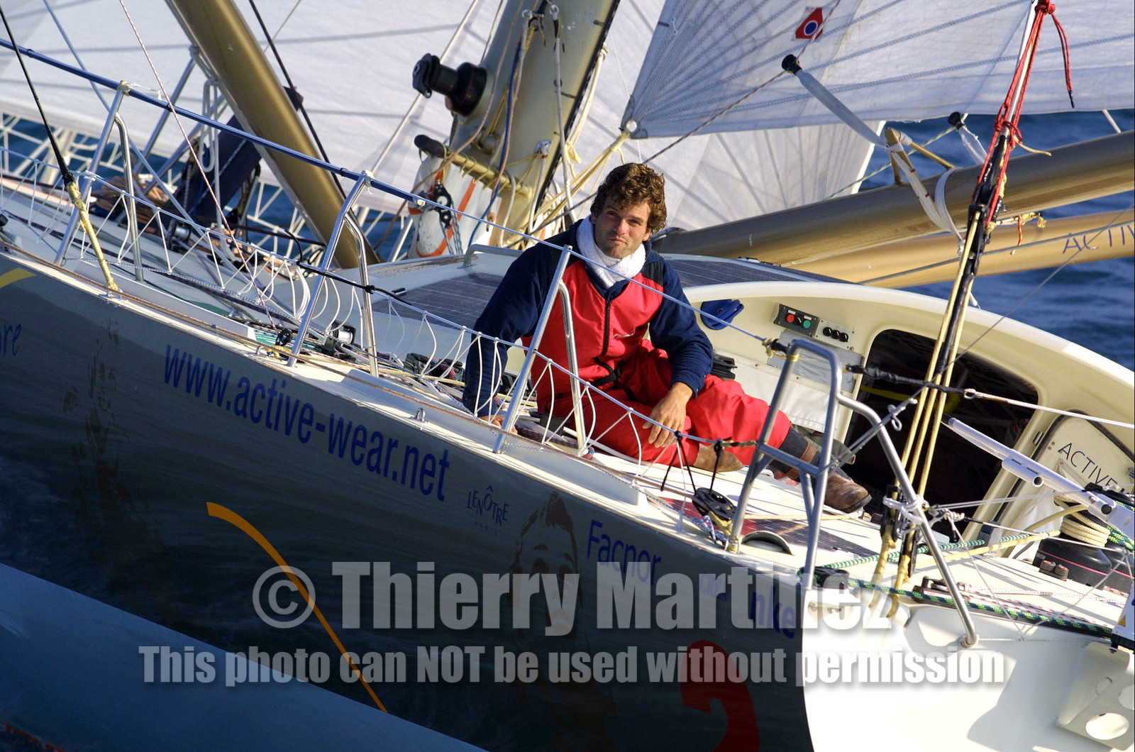 ©ThMartinez- Vendee Globe 2000 Finish. 19th February 2001. 15h20(Local time) 50miles offshore Les Sables..Marc Thiercelin (FRA) ACTIVEWEAR 50 miles of the finish line. Marc should finish 4th tomorrow morning