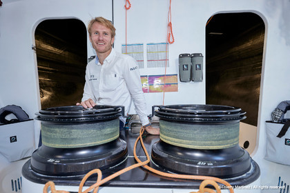 Baptême du trimaran ULTIM de François Gabart « SVR-LAZARIGUE » par Mélanie Laurent à Concarneau.