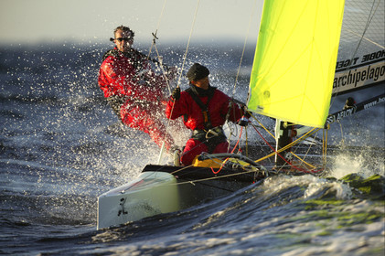 03_3218D  © Th.Martinez,STOCKHOLM ARCHIPELAGO SWEDEN, 9 07 03-Archipelago Raid (2003)  Day 3..Neal & Lisa  McDonald (UK) ASSA ABLOY