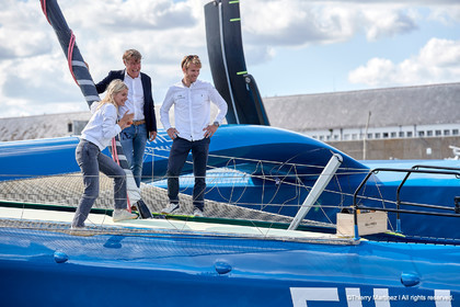 Baptême du trimaran ULTIM de François Gabart « SVR-LAZARIGUE » par Mélanie Laurent à Concarneau.