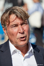 Baptême du trimaran ULTIM de François Gabart « SVR-LAZARIGUE » par Mélanie Laurent à Concarneau.