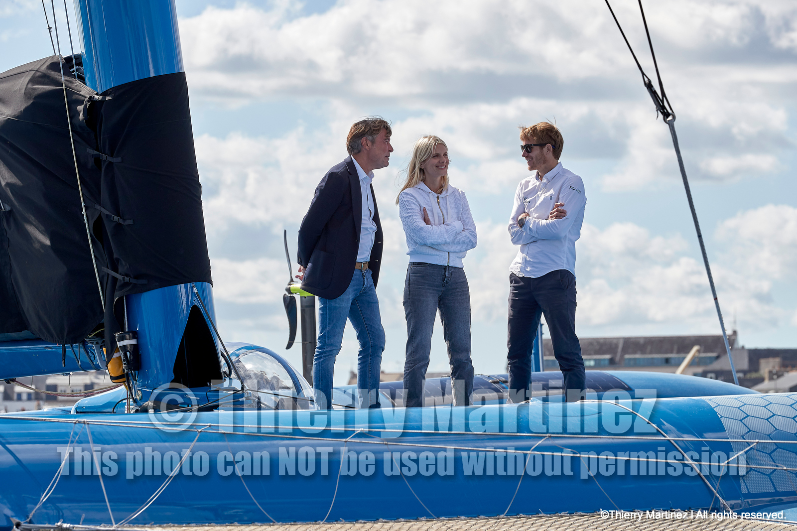 Baptême du trimaran ULTIM de François Gabart « SVR-LAZARIGUE » par Mélanie Laurent à Concarneau.