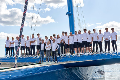 Baptême du trimaran ULTIM de François Gabart « SVR-LAZARIGUE » par Mélanie Laurent à Concarneau.