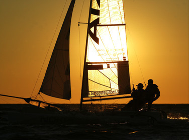 03_3246D  © Th.Martinez,STOCKHOLM ARCHIPELAGO SWEDEN, 10 07 03-Archipelago Raid (2003)  Day 3..Team NOKIA-Kempff  Magnus Nordstrom (SWE)& Joakim Kempff (SWE) sailing in sunset light on the way back from Finland to Sweden.