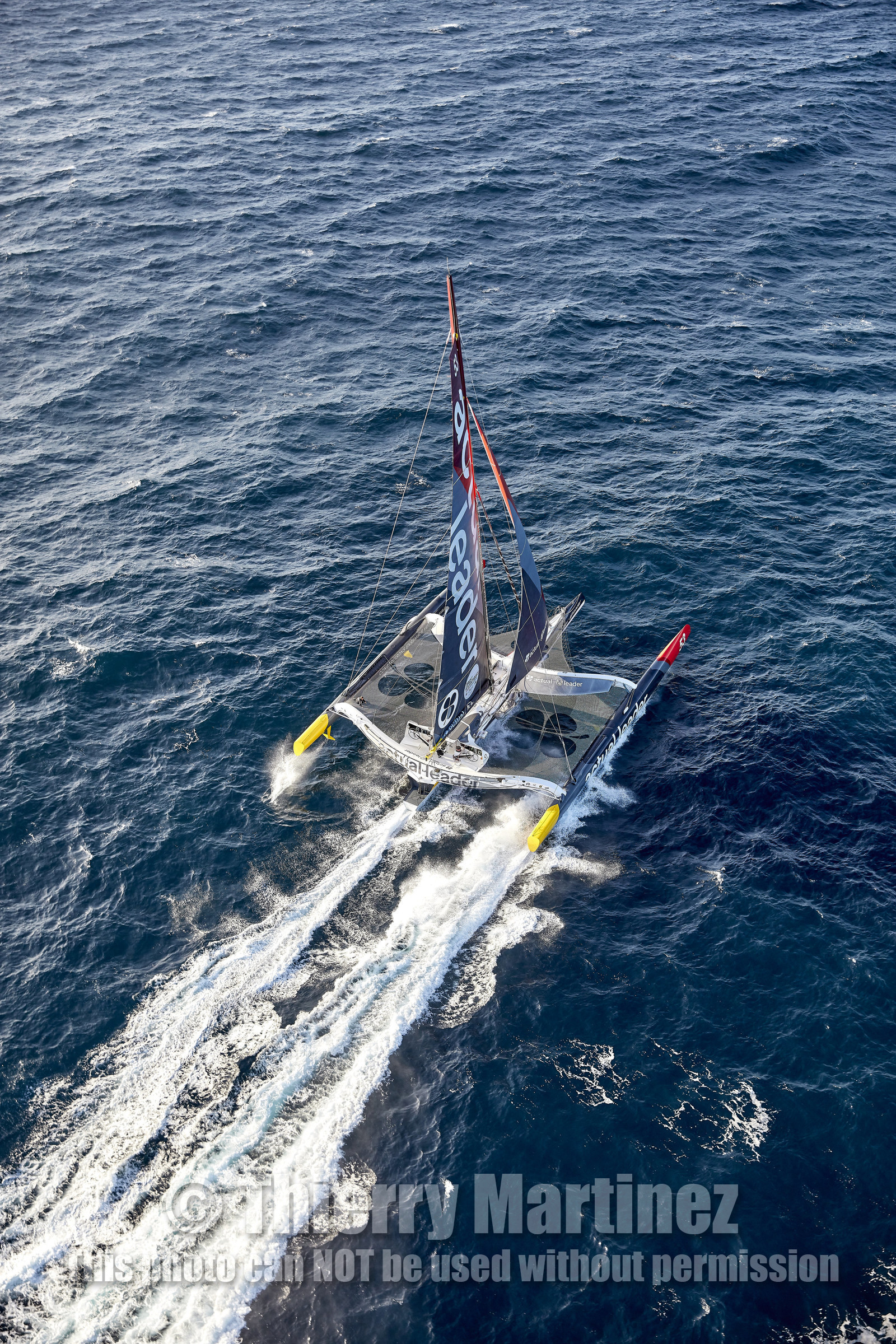 « ULTIM ACTUAL LEADER , Skipper Yves Le Blevec.