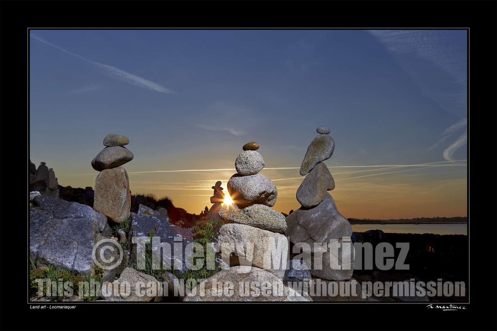 Photo disponible en tirage photo Fine Art,tirage original limités à 30 exemplaires.Chaque tirage est numéroté avec certificat d’authenticité signé.Pour choisir le format et support merci d'utiliser le caddie à coté de la photo.Formats disponibles : Tirage sur papier ( tirage seul) :  30x45 cm   40x60 cm  60x90 cm. Vous pouvez choisir le tirage avec un fond blanc ou noir , à votre convenance. Tirage sur papier contrecollé sur Dibond ( pas de bord blanc ou noir autour de l'image), avec système d'attache au dos:  30x45 cm   40x60 cm  50x75 cm  80x120cm.Tirage sur toile ( Canvas) monté sur chassis bois (pas de bord blanc ou noir autour de l'image), avec système d'attache au dos :  50x75 cm  80x120cm.Expédition ( Dans le monde entier): Colissimo (assurance) avec signature à réception. 48h pour la France métropolitaine.Il est possible de récupérer les tirages à La Galerie du Golfe (sans frais d'expèdition).Conditionnement tirages seuls: tube cylindrique renforcé + boite.