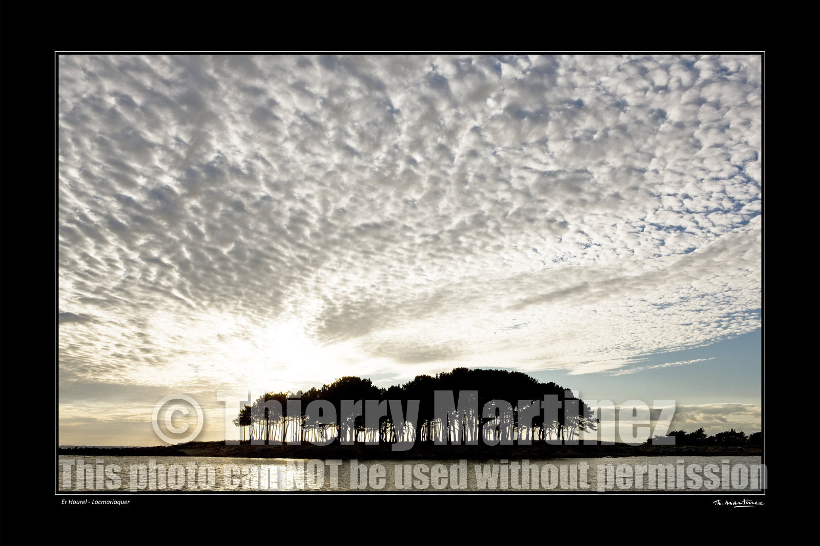 Photo disponible en tirage photo Fine Art,tirage original limités à 30 exemplaires.Chaque tirage est numéroté avec certificat d’authenticité signé.Pour choisir le format et support merci d'utiliser le caddie à coté de la photo.Formats disponibles : Tirage sur papier ( tirage seul) :  30x45 cm   40x60 cm  60x90 cm. Vous pouvez choisir le tirage avec un fond blanc ou noir , à votre convenance. Tirage sur papier contrecollé sur Dibond ( pas de bord blanc ou noir autour de l'image), avec système d'attache au dos:  30x45 cm   40x60 cm  50x75 cm  80x120cm.Tirage sur toile ( Canvas) monté sur chassis bois (pas de bord blanc ou noir autour de l'image), avec système d'attache au dos :  50x75 cm  80x120cm.Expédition ( Dans le monde entier): Colissimo (assurance) avec signature à réception. 48h pour la France métropolitaine.Il est possible de récupérer les tirages à La Galerie du Golfe (sans frais d'expèdition).Conditionnement tirages seuls: tube cylindrique renforcé + boite.