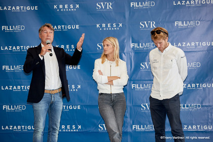 Baptême du trimaran ULTIM de François Gabart « SVR-LAZARIGUE » par Mélanie Laurent à Concarneau.