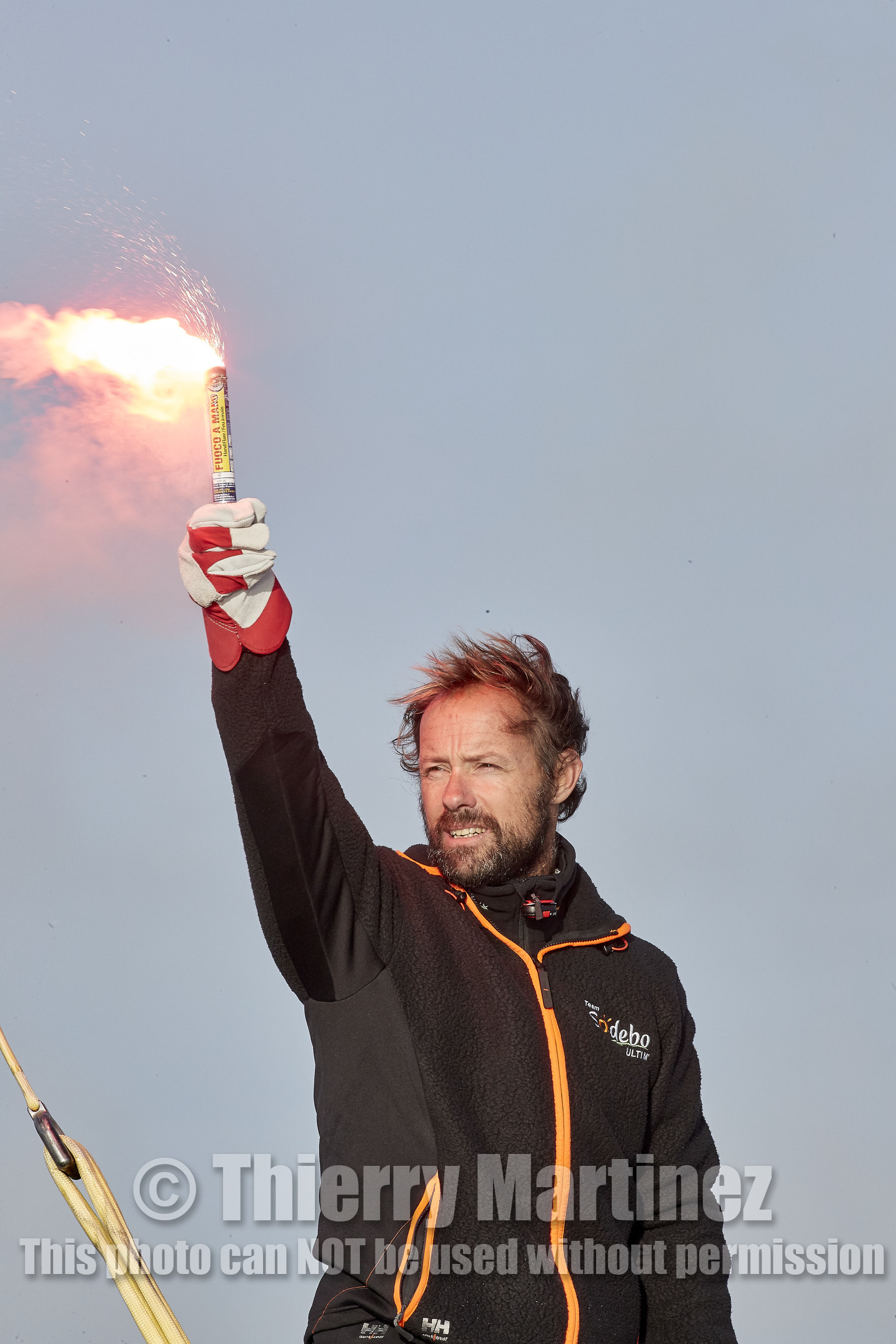 Single-handed sailing round the world record .