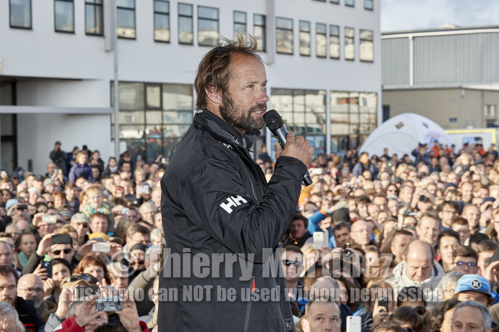 Single-handed sailing round the world record .