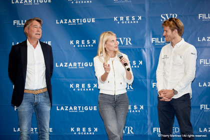 Baptême du trimaran ULTIM de François Gabart « SVR-LAZARIGUE » par Mélanie Laurent à Concarneau.