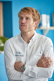 Baptême du trimaran ULTIM de François Gabart « SVR-LAZARIGUE » par Mélanie Laurent à Concarneau.