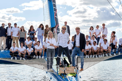 Baptême du trimaran ULTIM de François Gabart « SVR-LAZARIGUE » par Mélanie Laurent à Concarneau.