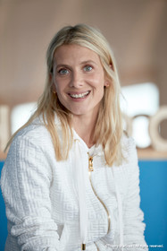 Baptême du trimaran ULTIM de François Gabart « SVR-LAZARIGUE » par Mélanie Laurent à Concarneau.