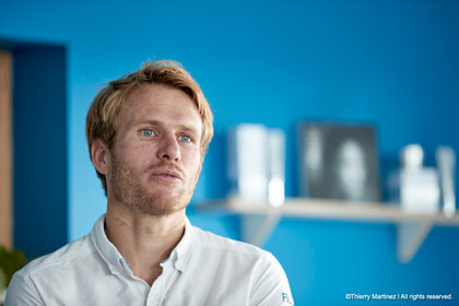 Baptême du trimaran ULTIM de François Gabart « SVR-LAZARIGUE » par Mélanie Laurent à Concarneau.