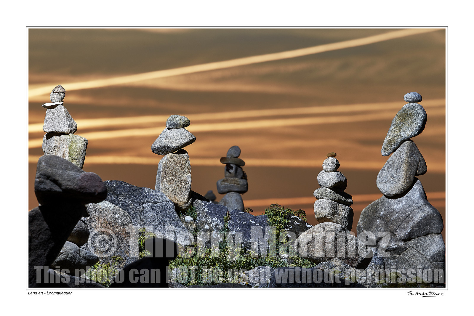 Photo disponible en tirage photo Fine Art,tirage original limités à 30 exemplaires.Chaque tirage est numéroté avec certificat d’authenticité signé.Pour choisir le format et support merci d'utiliser le caddie à coté de la photo.Formats disponibles : Tirage sur papier ( tirage seul) :  30x45 cm   40x60 cm  60x90 cm. Vous pouvez choisir le tirage avec un fond blanc ou noir , à votre convenance. Tirage sur papier contrecollé sur Dibond ( pas de bord blanc ou noir autour de l'image), avec système d'attache au dos:  30x45 cm   40x60 cm  50x75 cm  80x120cm.Tirage sur toile ( Canvas) monté sur chassis bois (pas de bord blanc ou noir autour de l'image), avec système d'attache au dos :  50x75 cm  80x120cm.Expédition ( Dans le monde entier): Colissimo (assurance) avec signature à réception. 48h pour la France métropolitaine.Il est possible de récupérer les tirages à La Galerie du Golfe (sans frais d'expèdition).Conditionnement tirages seuls: tube cylindrique renforcé + boite.