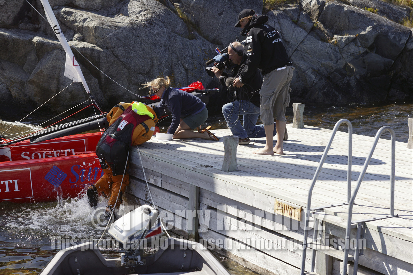 03_3202D © Th.Martinez,STOCKHOLM SWEDEN; 9 07 03-Archipelago Raid (2003) Leg 2..Team SOGETI . Magnus Woxen running at  Fejan  check-point.