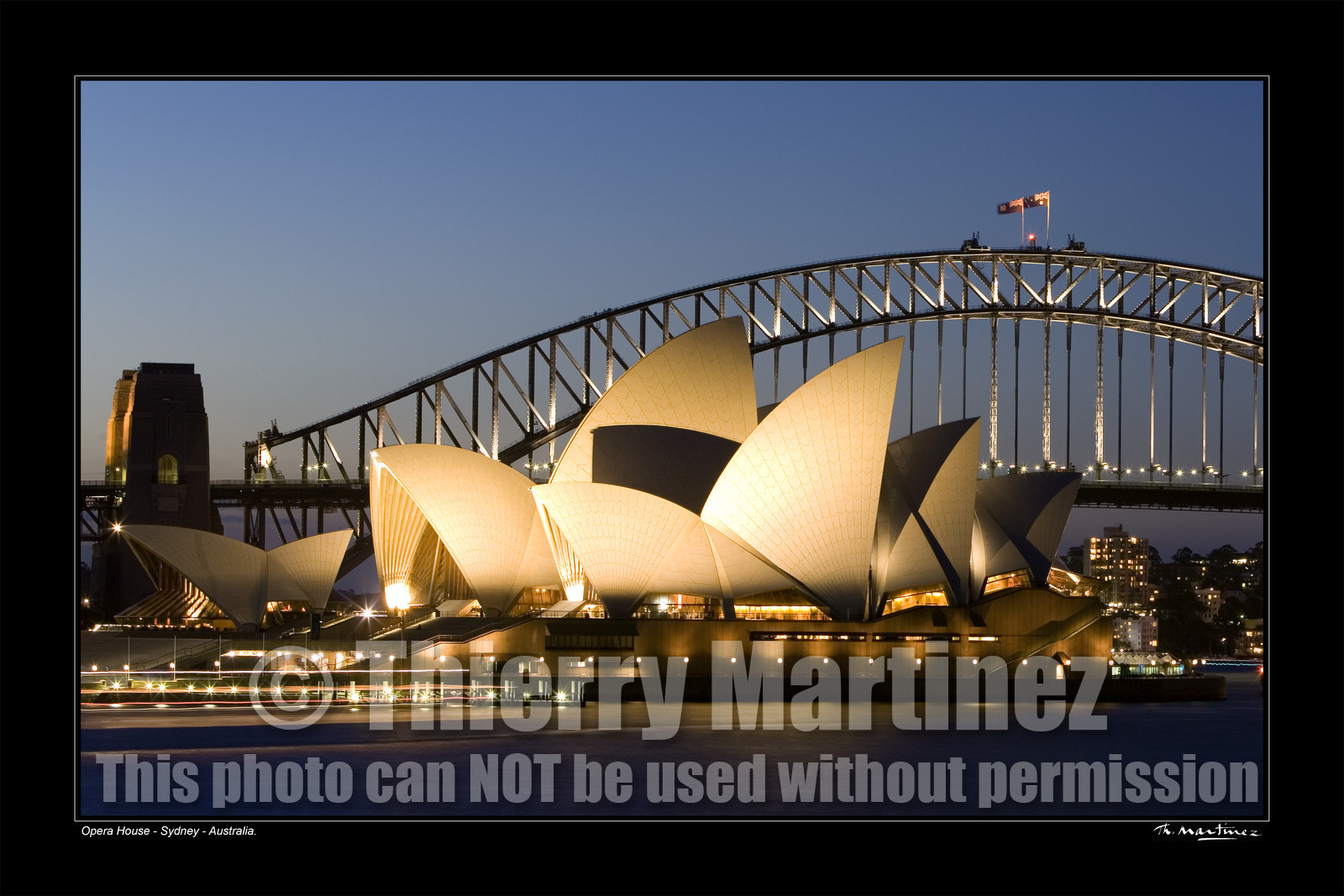 Photo disponible en tirage photo Fine Art,tirage original limités à 30 exemplaires.Chaque tirage est numéroté avec certificat d’authenticité signé.Pour choisir le format et support merci d'utiliser le caddie à coté de la photo.Formats disponibles : Tirage sur papier ( tirage seul) :  30x45 cm   40x60 cm  60x90 cm. Vous pouvez choisir le tirage avec un fond blanc ou noir , à votre convenance. Tirage sur papier contrecollé sur Dibond ( pas de bord blanc ou noir autour de l'image), avec système d'attache au dos:  30x45 cm   40x60 cm  50x75 cm  80x120cm.Tirage sur toile ( Canvas) monté sur chassis bois (pas de bord blanc ou noir autour de l'image), avec système d'attache au dos :  50x75 cm  80x120cm.Expédition ( Dans le monde entier): Colissimo (assurance) avec signature à réception. 48h pour la France métropolitaine.Il est possible de récupérer les tirages à La Galerie du Golfe (sans frais d'expèdition).Conditionnement tirages seuls: tube cylindrique renforcé + boite.