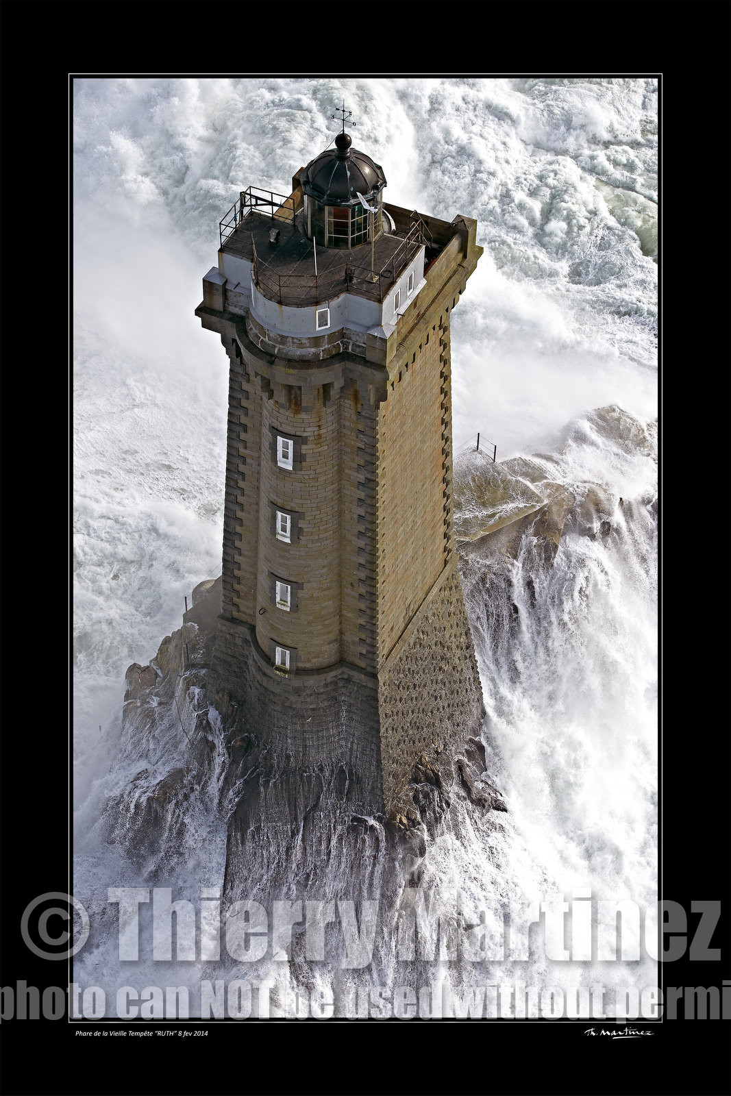 Photo disponible en tirage photo Fine Art,tirage original limités à 30 exemplaires.Chaque tirage est numéroté avec certificat d’authenticité signé.Pour choisir le format et support merci d'utiliser le caddie à coté de la photo.Formats disponibles : Tirage sur papier ( tirage seul) :  30x45 cm   40x60 cm  60x90 cm. Vous pouvez choisir le tirage avec un fond blanc ou noir , à votre convenance. Tirage sur papier contrecollé sur Dibond ( pas de bord blanc ou noir autour de l'image), avec système d'attache au dos:  30x45 cm   40x60 cm  50x75 cm  80x120cm.Tirage sur toile ( Canvas) monté sur chassis bois (pas de bord blanc ou noir autour de l'image), avec système d'attache au dos :  50x75 cm  80x120cm.Expédition ( Dans le monde entier): Colissimo (assurance) avec signature à réception. 48h pour la France métropolitaine.Il est possible de récupérer les tirages à La Galerie du Golfe (sans frais d'expèdition).Conditionnement tirages seuls: tube cylindrique renforcé + boite.