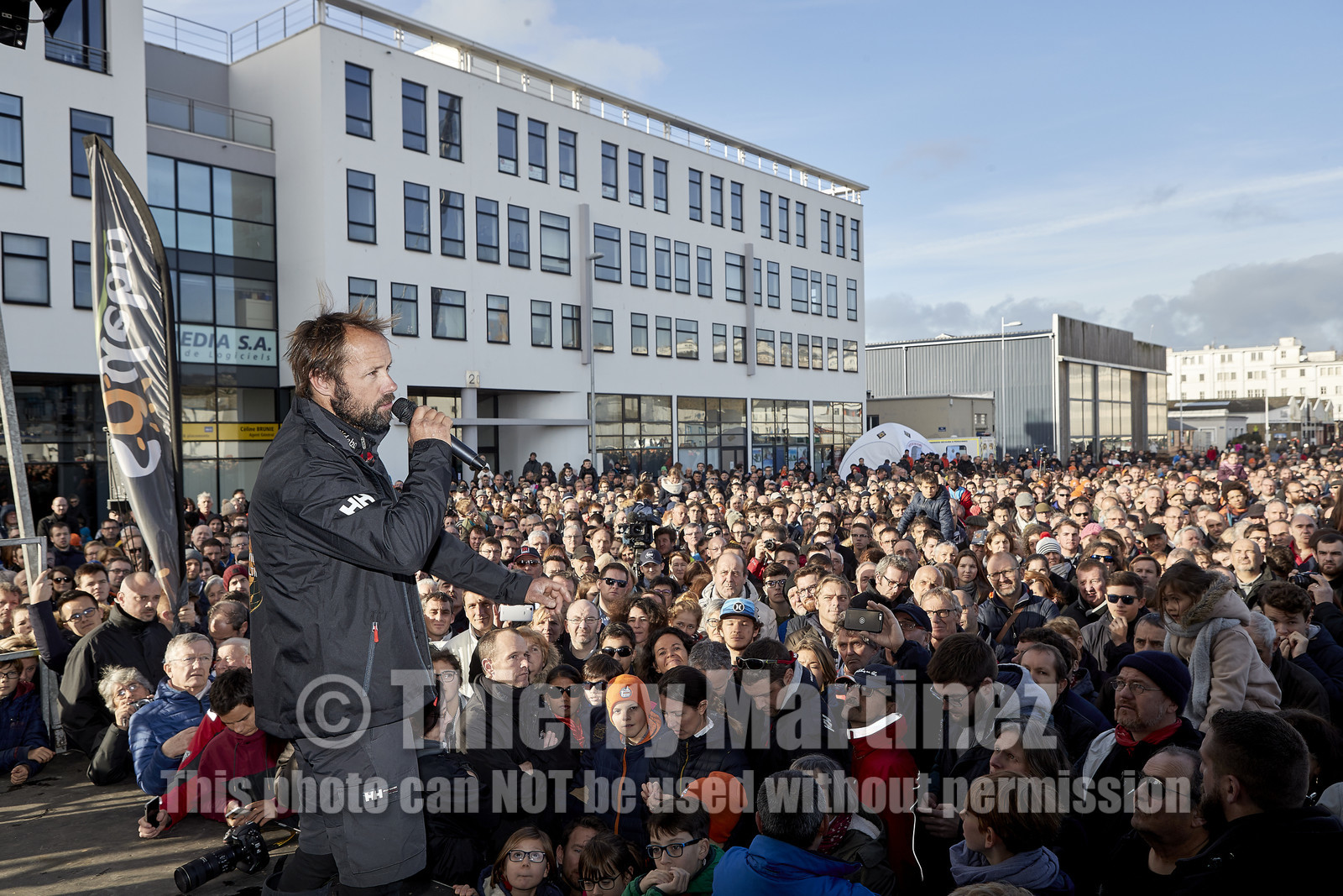 Single-handed sailing round the world record .