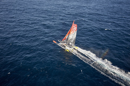 « ULTIM ACTUAL LEADER , Skipper Yves Le Blevec.