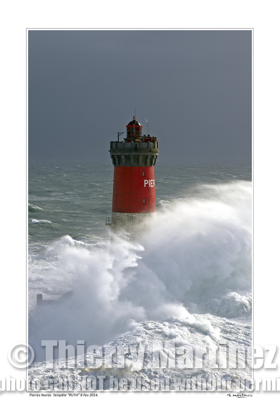 Photo disponible en tirage photo Fine Art,tirage original limités à 30 exemplaires.Chaque tirage est numéroté avec certificat d’authenticité signé.Pour choisir le format et support merci d'utiliser le caddie à coté de la photo.Formats disponibles : Tirage sur papier ( tirage seul) :  30x45 cm   40x60 cm  60x90 cm. Vous pouvez choisir le tirage avec un fond blanc ou noir , à votre convenance. Tirage sur papier contrecollé sur Dibond ( pas de bord blanc ou noir autour de l'image), avec système d'attache au dos:  30x45 cm   40x60 cm  50x75 cm  80x120cm.Tirage sur toile ( Canvas) monté sur chassis bois (pas de bord blanc ou noir autour de l'image), avec système d'attache au dos :  50x75 cm  80x120cm.Expédition ( Dans le monde entier): Colissimo (assurance) avec signature à réception. 48h pour la France métropolitaine.Il est possible de récupérer les tirages à La Galerie du Golfe (sans frais d'expèdition).Conditionnement tirages seuls: tube cylindrique renforcé + boite.