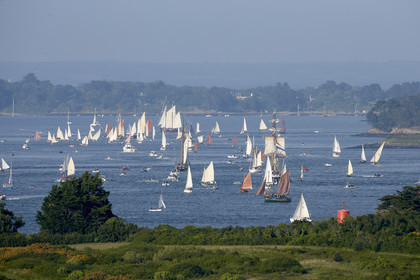 Semaine du Golfe 2015. Parade d'arrivée de la flotte.