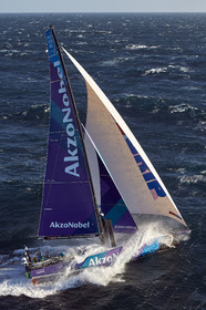 THM-17_105866_VOR-LISBON-LEG2start