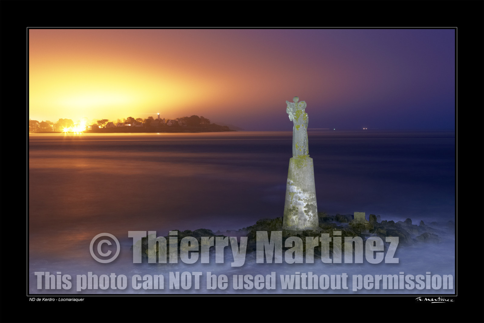 Photo disponible en tirage photo Fine Art,tirage original limités à 30 exemplaires.Chaque tirage est numéroté avec certificat d’authenticité signé.Pour choisir le format et support merci d'utiliser le caddie à coté de la photo.Formats disponibles : Tirage sur papier ( tirage seul) :  30x45 cm   40x60 cm  60x90 cm. Vous pouvez choisir le tirage avec un fond blanc ou noir , à votre convenance. Tirage sur papier contrecollé sur Dibond ( pas de bord blanc ou noir autour de l'image), avec système d'attache au dos:  30x45 cm   40x60 cm  50x75 cm  80x120cm.Tirage sur toile ( Canvas) monté sur chassis bois (pas de bord blanc ou noir autour de l'image), avec système d'attache au dos :  50x75 cm  80x120cm.Expédition ( Dans le monde entier): Colissimo (assurance) avec signature à réception. 48h pour la France métropolitaine.Il est possible de récupérer les tirages à La Galerie du Golfe (sans frais d'expèdition).Conditionnement tirages seuls: tube cylindrique renforcé + boite.