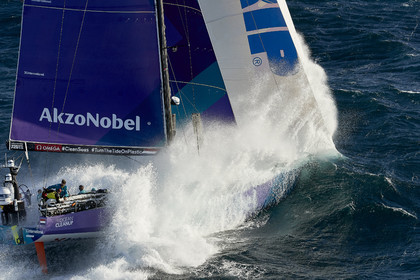 THM-17_104937_VOR-LISBON-LEG2start