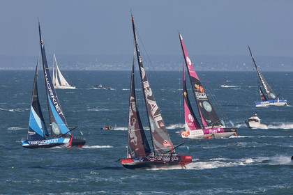 22_39037   © Thierry Martinez.DINARD, FRANCE. 9 Novembre  2022Départ de la 12éme ROUTE DU RHUM, transatlantique course à la voile en solitaire de St Malo(FRA)  à Pointe à Pitre (FRA-Guadeloupe) 3.543 milles nautiques.