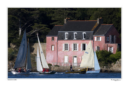 Photo disponible en tirage photo Fine Art,tirage original limités à 30 exemplaires.Chaque tirage est numéroté avec certificat d’authenticité signé.Pour choisir le format et support merci d'utiliser le caddie à coté de la photo.Formats disponibles : Tirage sur papier ( tirage seul) :  30x45 cm   40x60 cm  60x90 cm. Vous pouvez choisir le tirage avec un fond blanc ou noir , à votre convenance. Tirage sur papier contrecollé sur Dibond ( pas de bord blanc ou noir autour de l'image), avec système d'attache au dos:  30x45 cm   40x60 cm  50x75 cm  80x120cm.Tirage sur toile ( Canvas) monté sur chassis bois (pas de bord blanc ou noir autour de l'image), avec système d'attache au dos :  50x75 cm  80x120cm.Expédition ( Dans le monde entier): Colissimo (assurance) avec signature à réception. 48h pour la France métropolitaine.Il est possible de récupérer les tirages à La Galerie du Golfe (sans frais d'expèdition).Conditionnement tirages seuls: tube cylindrique renforcé + boite.