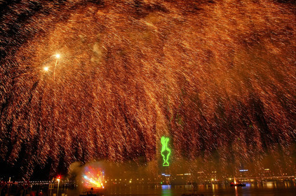 03_2270D ©Th.Martinez .Geneva , Switzerland. America's Cup 2003. 8th March 2003.Alinghi Team winner of America's Cup 2003..Welcome to Alinghi Team in Geneva.Firework and laser show by the lac...