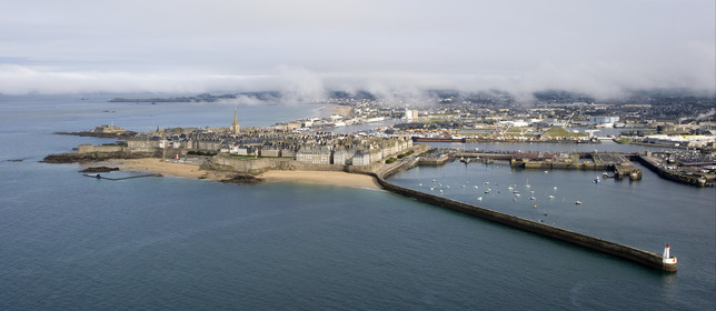 ROUTE DU RHUM Start in St Malo.Oct  2006