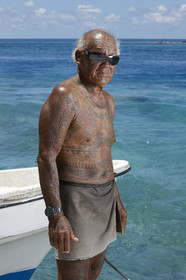 15_026811  ©ThMartinez Sea&Co.  RANGIROA - ARCHIPEL des TUAMOTU. POLYNESIE FRANCAISE .  8 Février 2015. ..HURI, pilote Taxi Boat à Rangiroa.