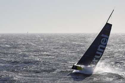 THM-17_119115_VOR-CAPE-TOWN-Start-Leg3