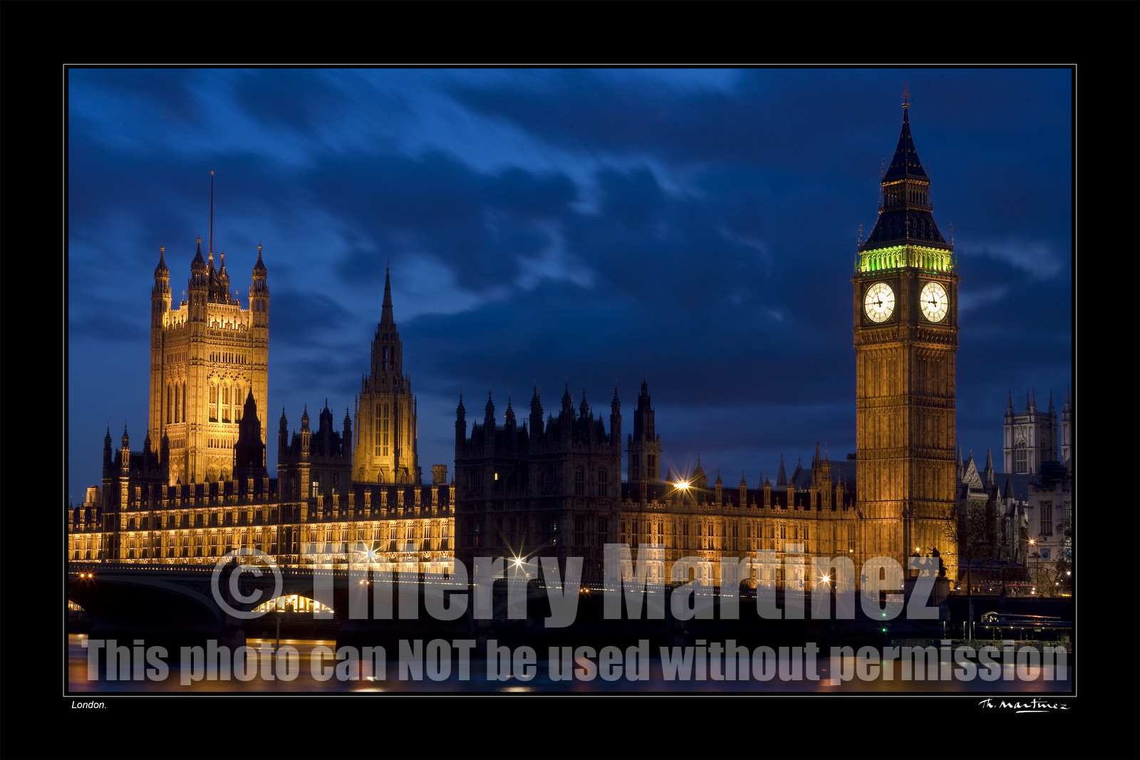 Photo disponible en tirage photo Fine Art,tirage original limités à 30 exemplaires.Chaque tirage est numéroté avec certificat d’authenticité signé.Pour choisir le format et support merci d'utiliser le caddie à coté de la photo.Formats disponibles : Tirage sur papier ( tirage seul) :  30x45 cm   40x60 cm  60x90 cm. Vous pouvez choisir le tirage avec un fond blanc ou noir , à votre convenance. Tirage sur papier contrecollé sur Dibond ( pas de bord blanc ou noir autour de l'image), avec système d'attache au dos:  30x45 cm   40x60 cm  50x75 cm  80x120cm.Tirage sur toile ( Canvas) monté sur chassis bois (pas de bord blanc ou noir autour de l'image), avec système d'attache au dos :  50x75 cm  80x120cm.Expédition ( Dans le monde entier): Colissimo (assurance) avec signature à réception. 48h pour la France métropolitaine.Il est possible de récupérer les tirages à La Galerie du Golfe (sans frais d'expèdition).Conditionnement tirages seuls: tube cylindrique renforcé + boite.