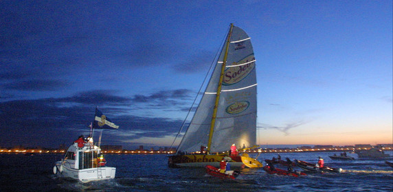 ©Th.Martinez. Vendee Globe Finish. les Sables d'Olonne (FRA) 23th february 2001. 07h15 (local time).Thomas Coville (FRA) SODEBO finishing 6th in single handed round the world race, in 105days 7h 24mn..Thomas had crossed the finish line at 23h35mn the day before.