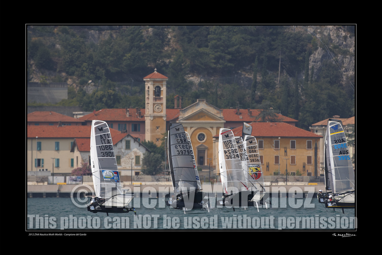 Photo disponible en tirage photo Fine Art,tirage original limités à 30 exemplaires.Chaque tirage est numéroté avec certificat d’authenticité signé.Pour choisir le format et support merci d'utiliser le caddie à coté de la photo.Formats disponibles : Tirage sur papier ( tirage seul) :  30x45 cm   40x60 cm  60x90 cm. Vous pouvez choisir le tirage avec un fond blanc ou noir , à votre convenance. Tirage sur papier contrecollé sur Dibond ( pas de bord blanc ou noir autour de l'image), avec système d'attache au dos:  30x45 cm   40x60 cm  50x75 cm  80x120cm.Tirage sur toile ( Canvas) monté sur chassis bois (pas de bord blanc ou noir autour de l'image), avec système d'attache au dos :  50x75 cm  80x120cm.Expédition ( Dans le monde entier): Colissimo (assurance) avec signature à réception. 48h pour la France métropolitaine.Il est possible de récupérer les tirages à La Galerie du Golfe (sans frais d'expèdition).Conditionnement tirages seuls: tube cylindrique renforcé + boite.