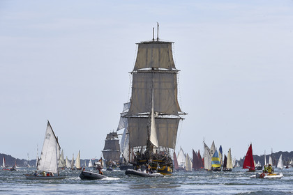 THM-17_011683-Semaine du Golfe - Parade