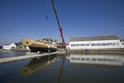 Launch of Thierry Dubois (FRA) new schooner LA LOUISE
