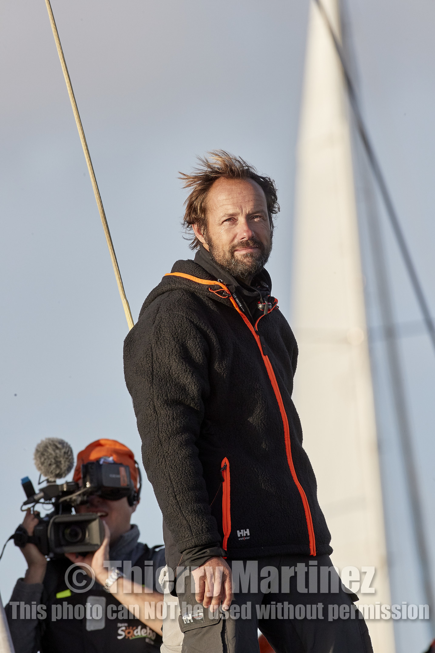 Single-handed sailing round the world record .