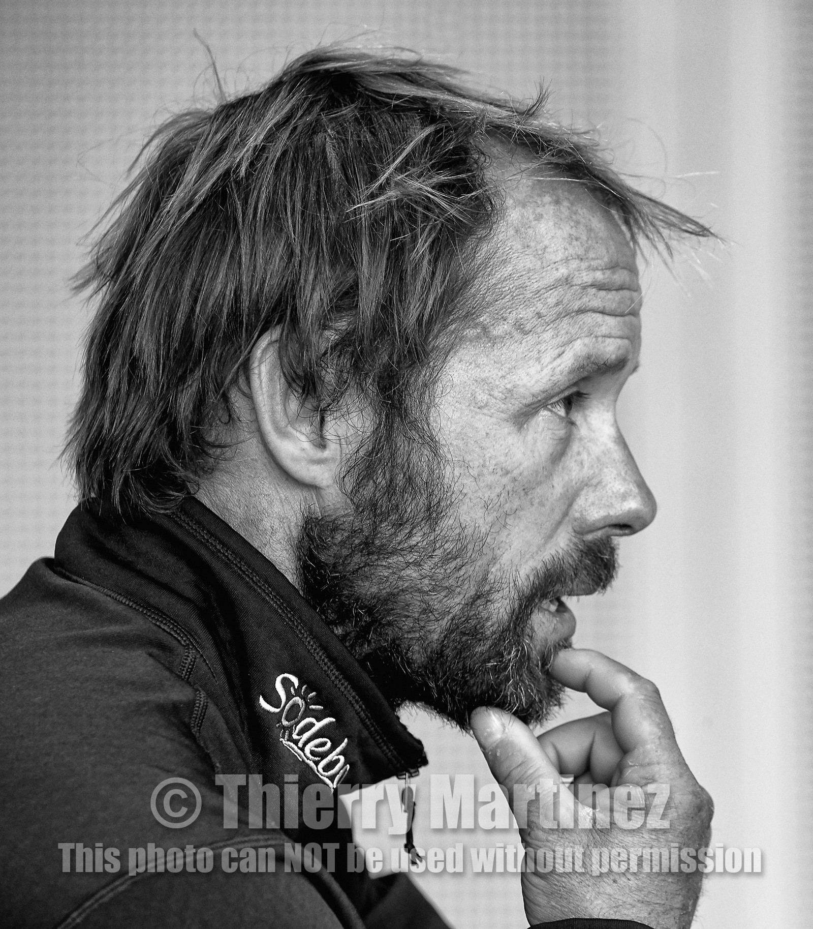 Single-handed sailing round the world record .