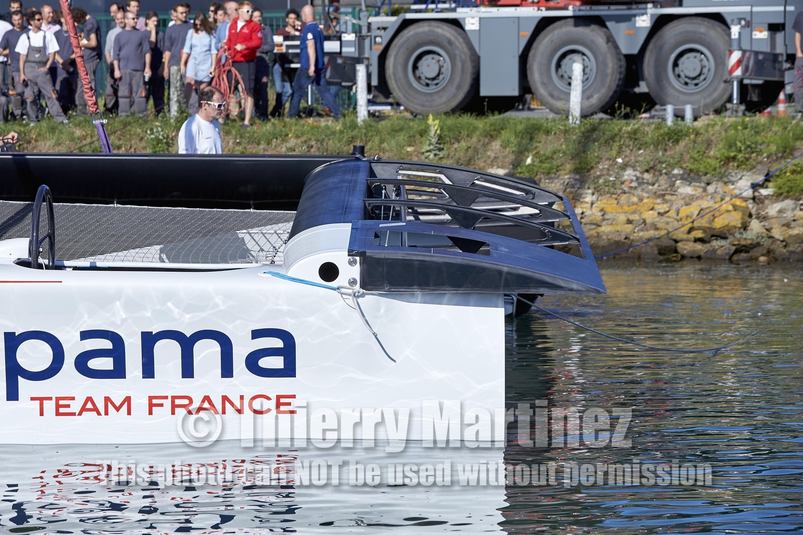 16_32031  ©Th.Martinez Sea&Co.   VANNES - FRANCE. 7 Juillet  2016. .America's Cup. Mise à l'eau de l'AC45 Turbo de Team France, à Vannes (FRA) au chantier Multiplast.