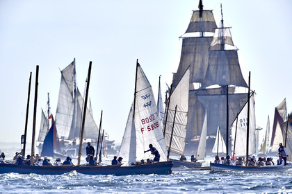 THM-19_17700-SEMAINE du Golfe PARADE